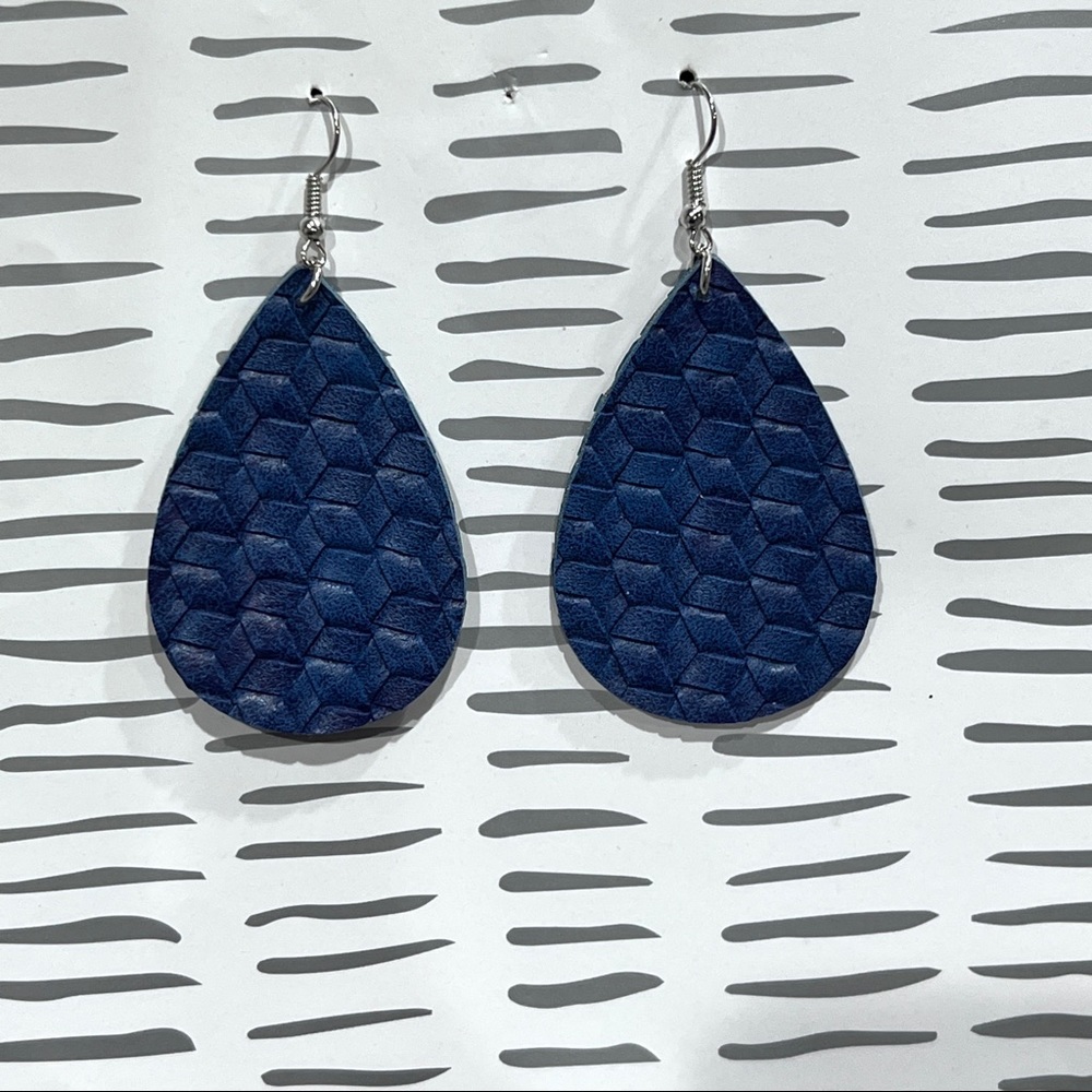 Faux leather pierced dangling earrings